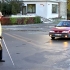 С белой тростью пытался пересечь улицу член Елгавского отделения Латвийского общества слепых Вилнис Лапкашс. 